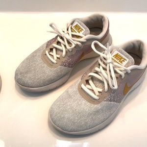 Nike flex contact size 7